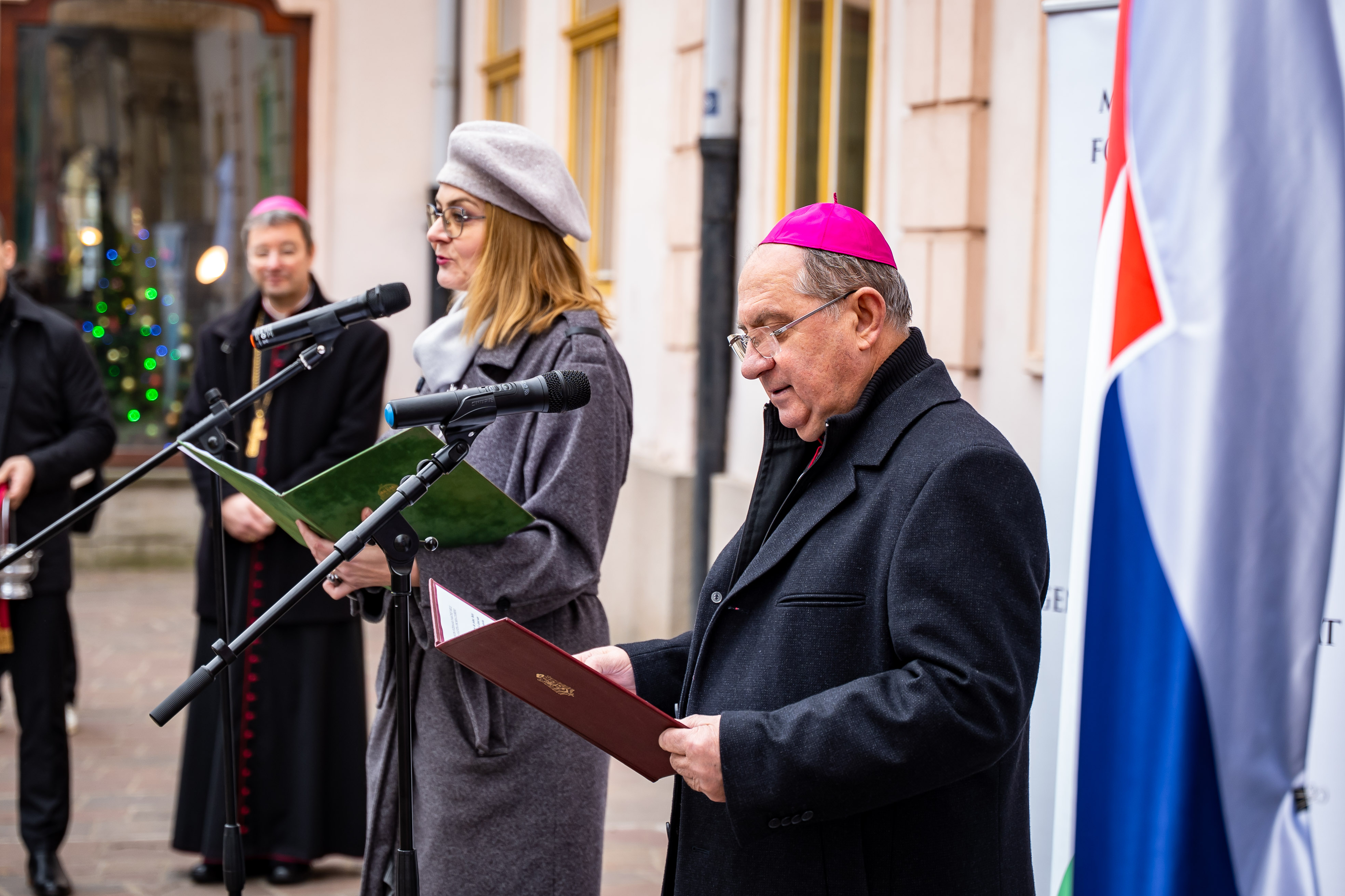 Slavnostne odhalenie pamatnej tabule na pocest kosickeho biskupa Augustina Fischer-Colbrieho-10